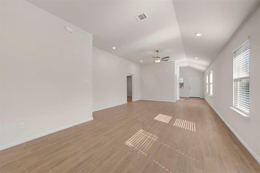 Spacious, unfurnished interior of a new home in Mobberly Farms, Pilot Point (Image 29).