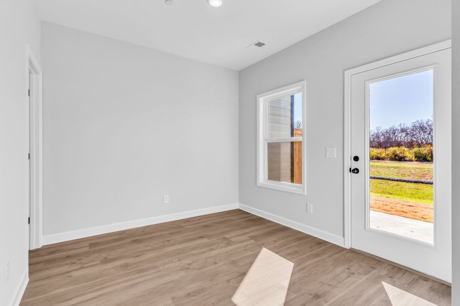 Spacious, unfurnished interior of a new home in Oxford Station, Gallatin (Image 15).