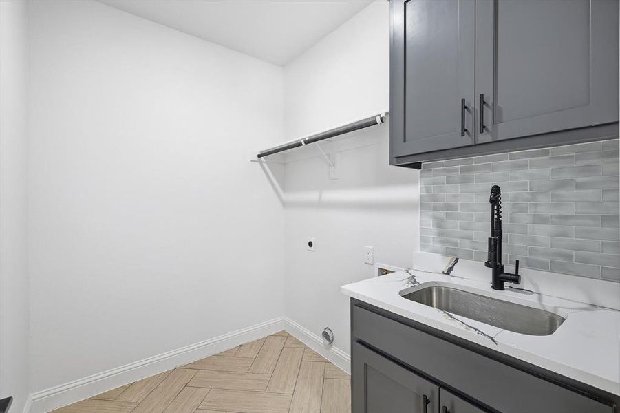 Furnished interior view inside a new home in , Sanger (Image 13).