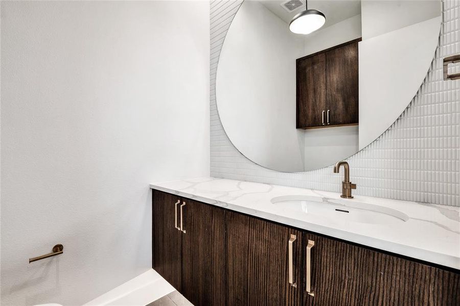 Furnished interior view inside a new home in , Dallas (Image 24). Furnished interior view inside a new home in , Dallas (Image 24).