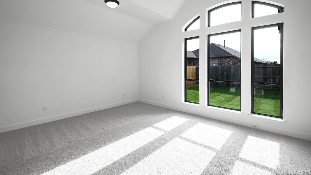 Spacious, unfurnished interior of a new home in Veramendi 60', New Braunfels (Image 14).