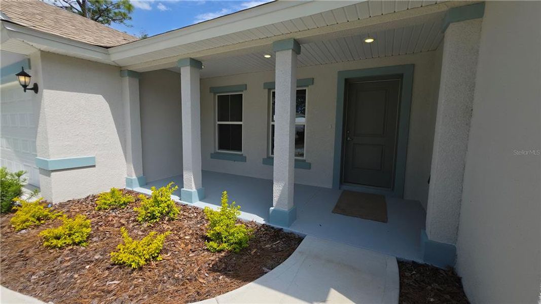 Exterior details and patio area of a home in , Citrus Springs (Image 15).
