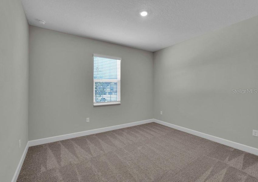 Spacious, unfurnished interior of a new home in Marion Oaks, Ocala (Image 14).