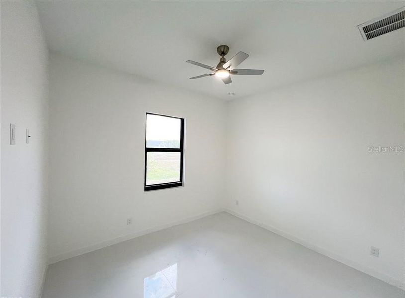Spacious, unfurnished interior of a new home in , Cape Coral (Image 22).