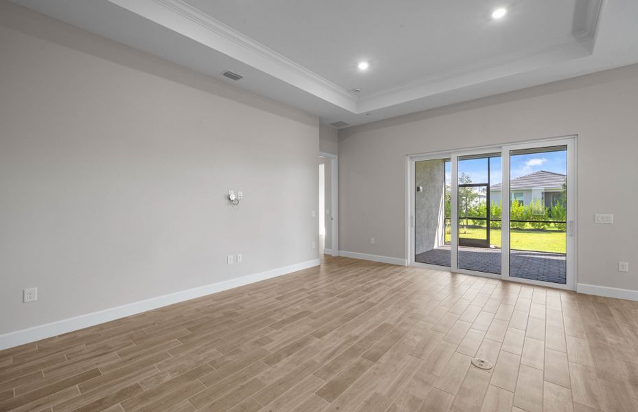 Spacious, unfurnished interior of a new home in Del Webb Oak Creek, North Fort Myers (Image 22).