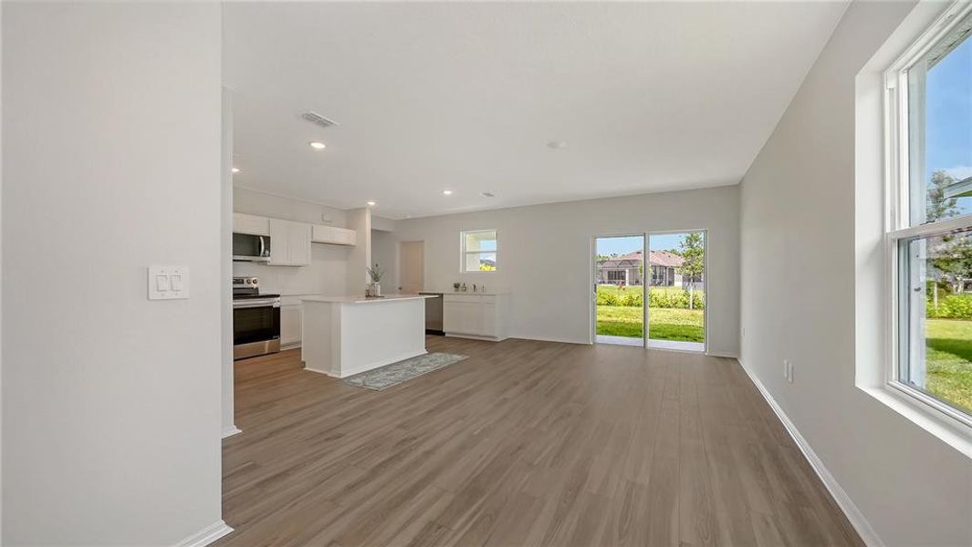 Spacious, unfurnished interior of a new home in Broadleaf, Parrish (Image 6).