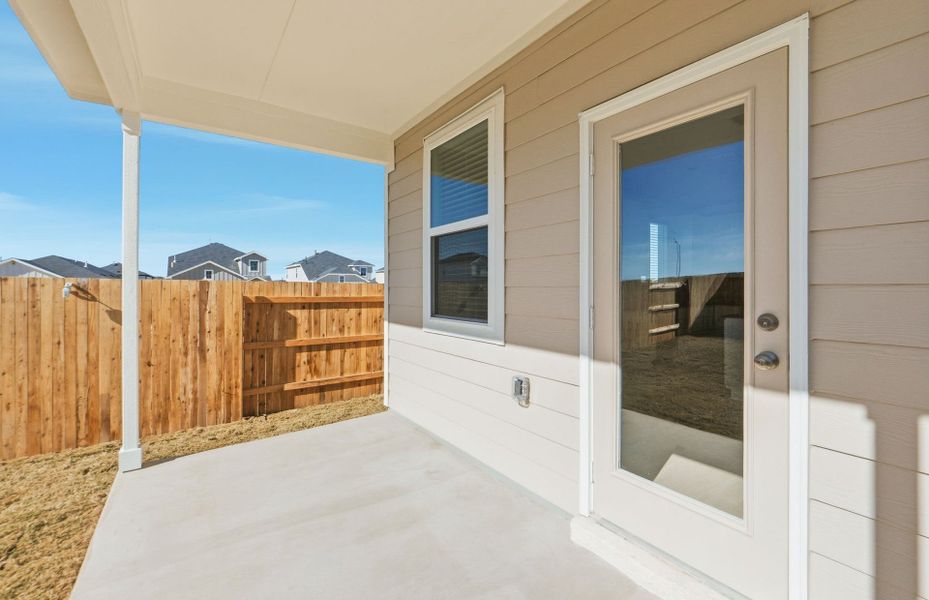 Exterior details and patio area of a home in Sunfield, Buda (Image 28).