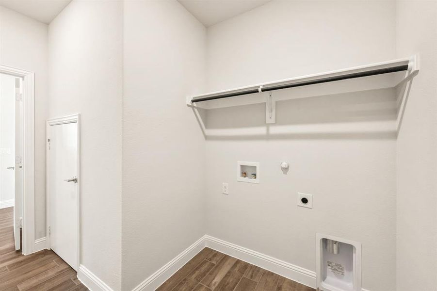 Spacious, unfurnished interior of a new home in The Grove, Midlothian (Image 16). Spacious, unfurnished interior of a new home in The Grove, Midlothian (Image 16).