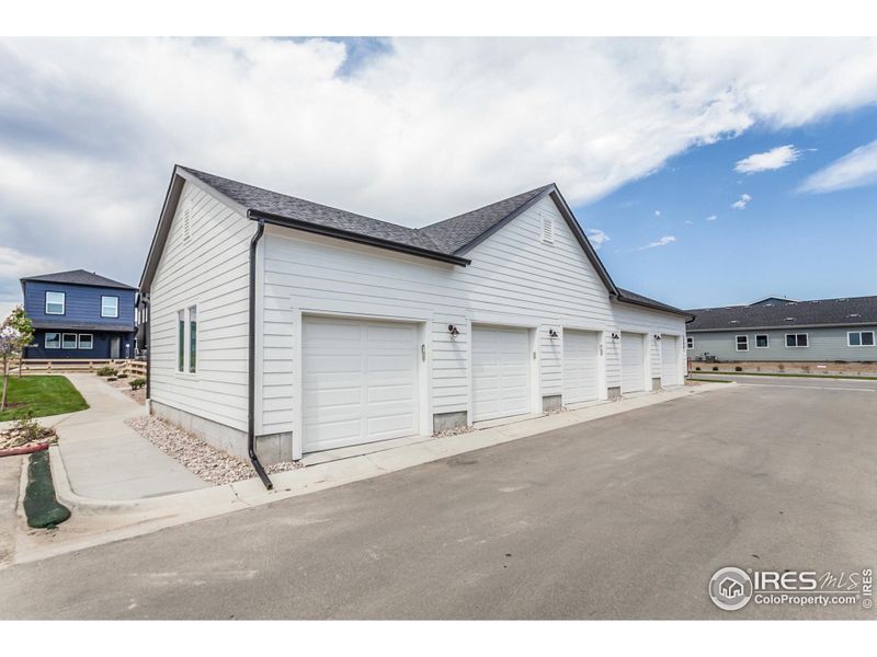 DETACHED 1 CAR GARAGE USAGE