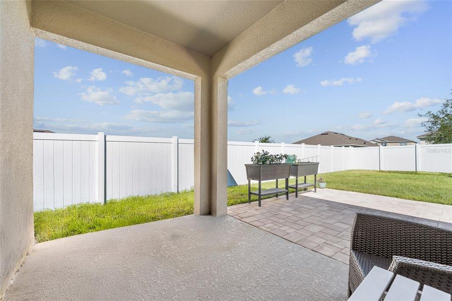 Exterior details and patio area of a home in Oak Pointe, Apopka (Image 3).