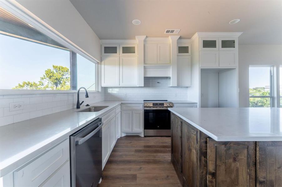 Furnished interior view inside a new home in , Rio Vista (Image 5).