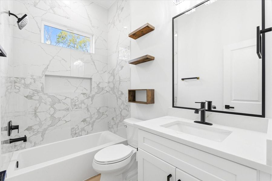 The en-suite bath for bedroom #1