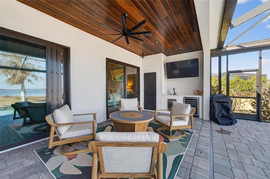 Exterior details and patio area of a home in , Bartow (Image 29).