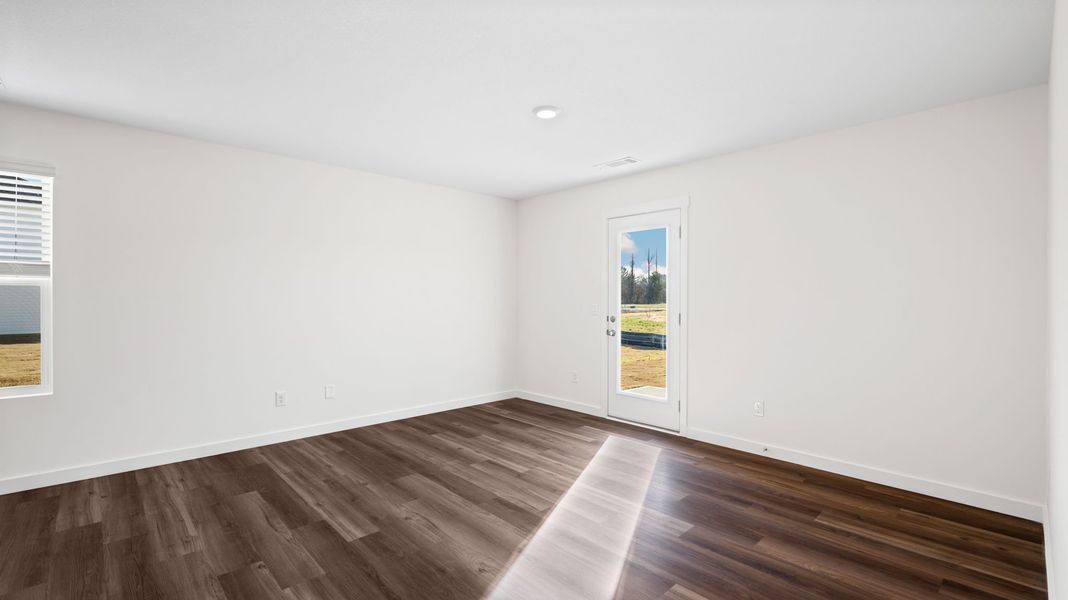 Spacious, unfurnished interior of a new home in Evergreen Landing, Rossville (Image 13).