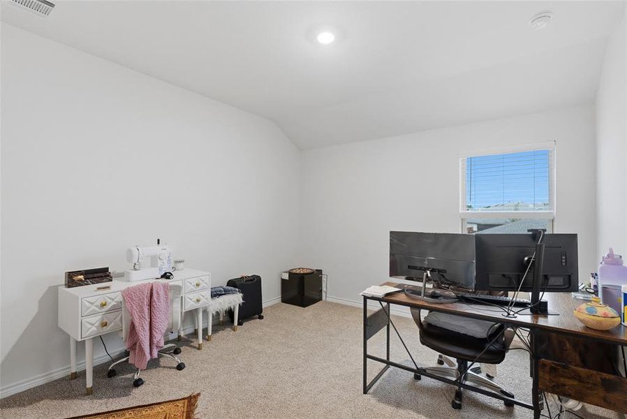 Carpeted room with a single window featuring horizontal blinds