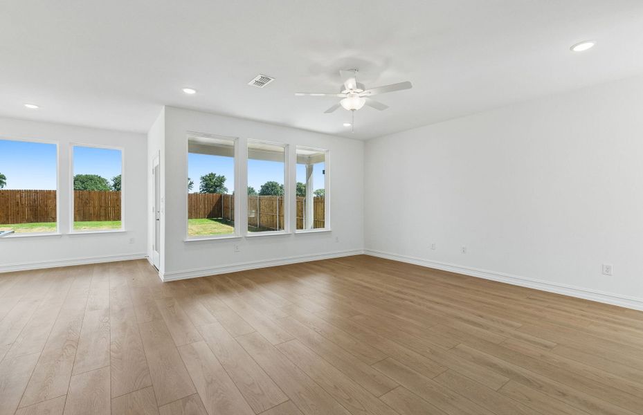 Spacious, unfurnished interior of a new home in Ribbonwood, Aubrey (Image 19).