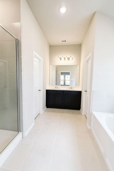 Spacious, unfurnished interior of a new home in Escondido, Magnolia (Image 4).