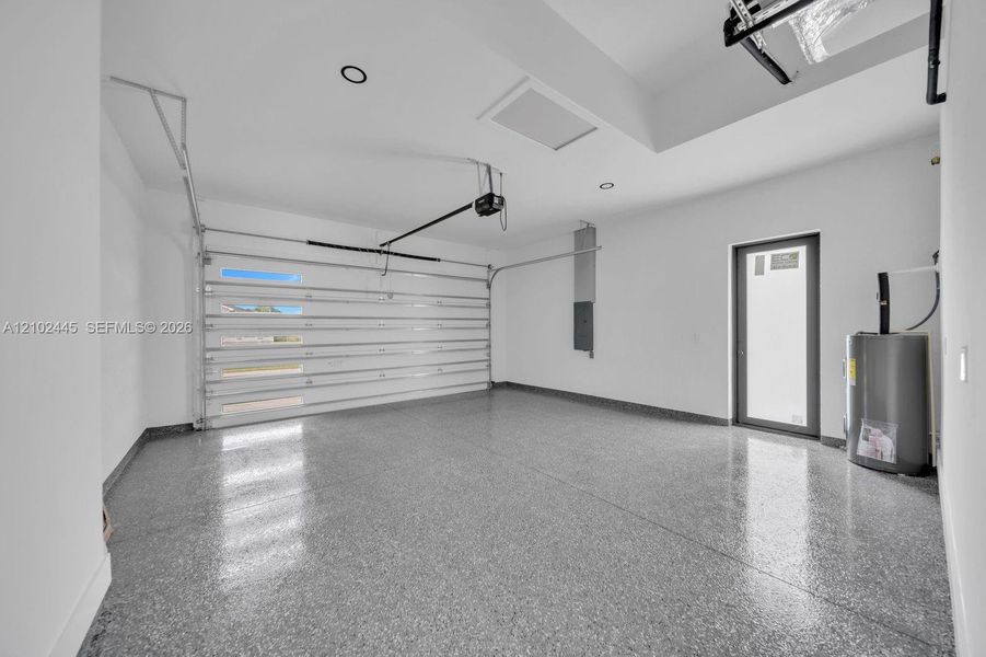 Spacious, unfurnished interior of a new home in , Lehigh Acres (Image 15).