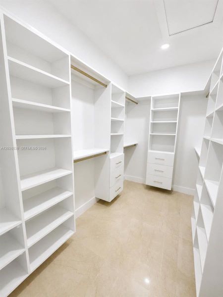 Spacious, unfurnished interior of a new home in , North Fort Myers (Image 32).