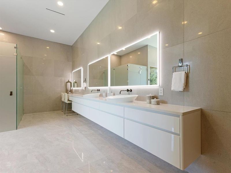 Furnished interior view inside a new home in , Dallas (Image 8).