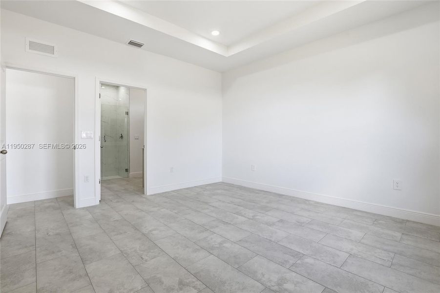 Spacious, unfurnished interior of a new home in , Labelle (Image 14).