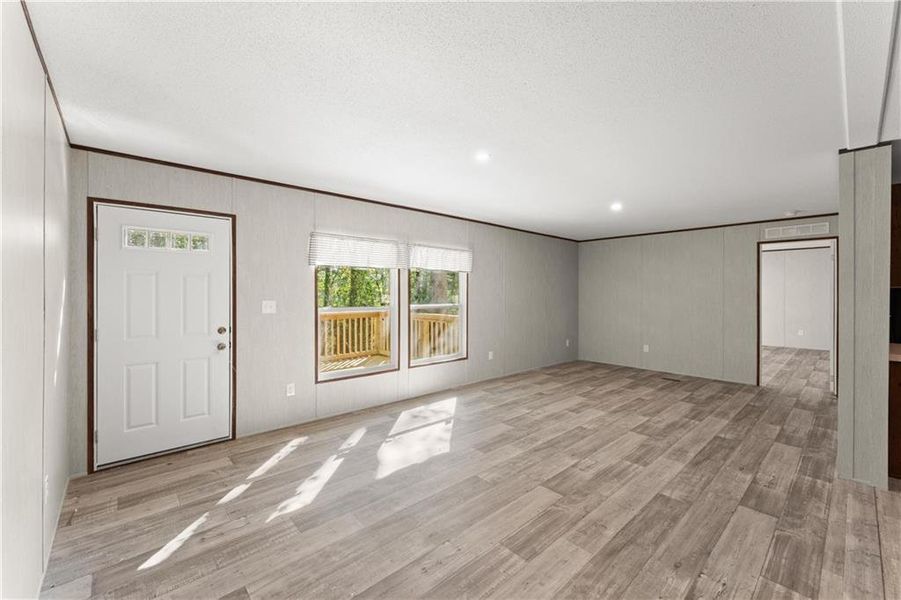 Spacious, unfurnished interior of a new home in , Acworth (Image 18).