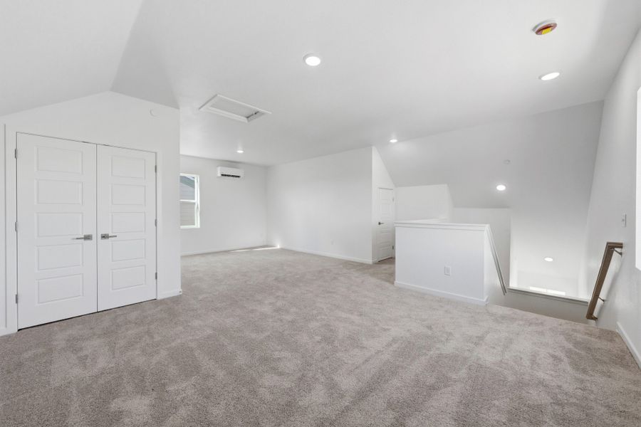 Spacious, unfurnished interior of a new home in Baseline Peaks Collection, Broomfield (Image 13).