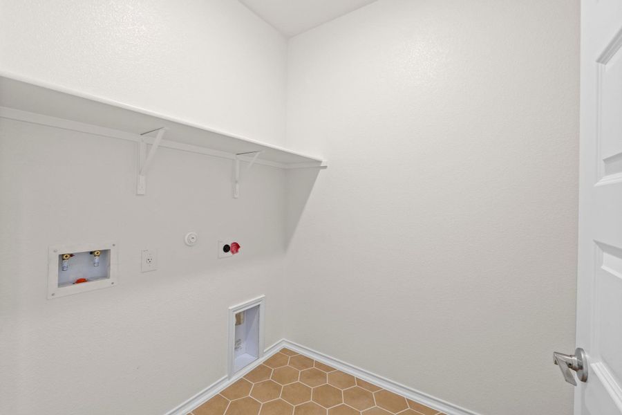 Spacious, unfurnished interior of a new home in Salerno - Classic Collection, Round Rock (Image 25). Spacious, unfurnished interior of a new home in Salerno - Classic Collection, Round Rock (Image 25).