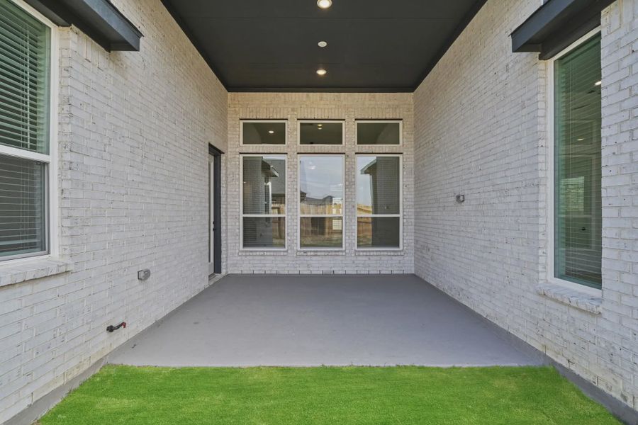 Representative exterior details of a home built from the Summerton by Chesmar Homes in Jubilee 50's, Hockley (Image 3).