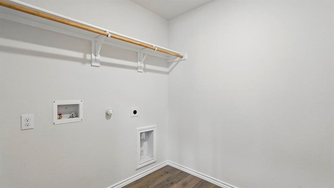 Spacious, unfurnished interior of a new home in Forestbrook Estates, Paris (Image 27).