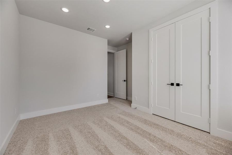 Spacious, unfurnished interior of a new home in Collin Creek, Plano (Image 15). Spacious, unfurnished interior of a new home in Collin Creek, Plano (Image 15).