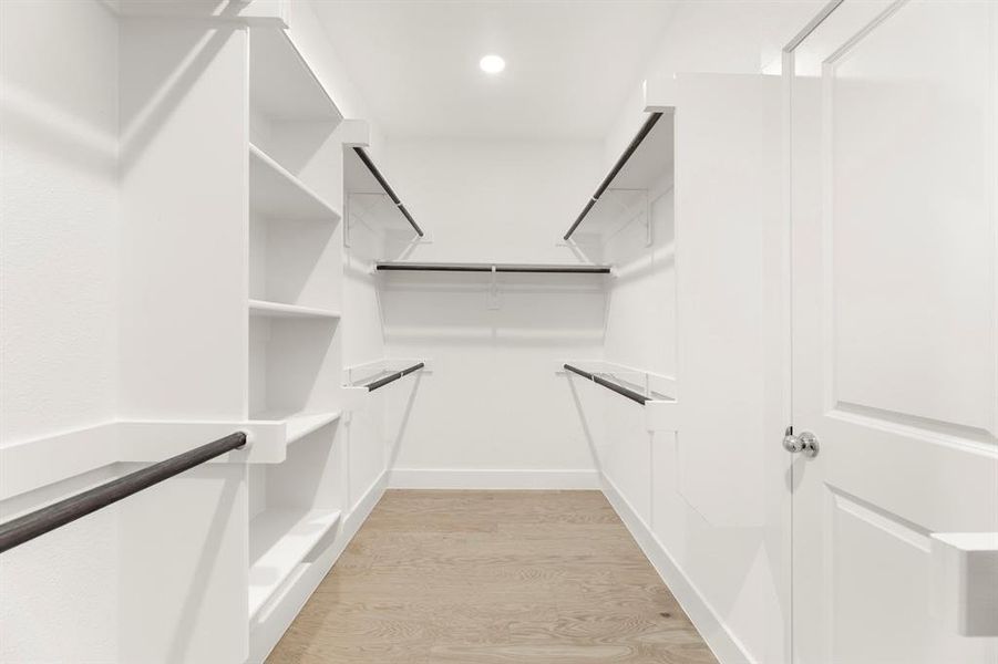 21_22. 1917 Sapphire - Closet