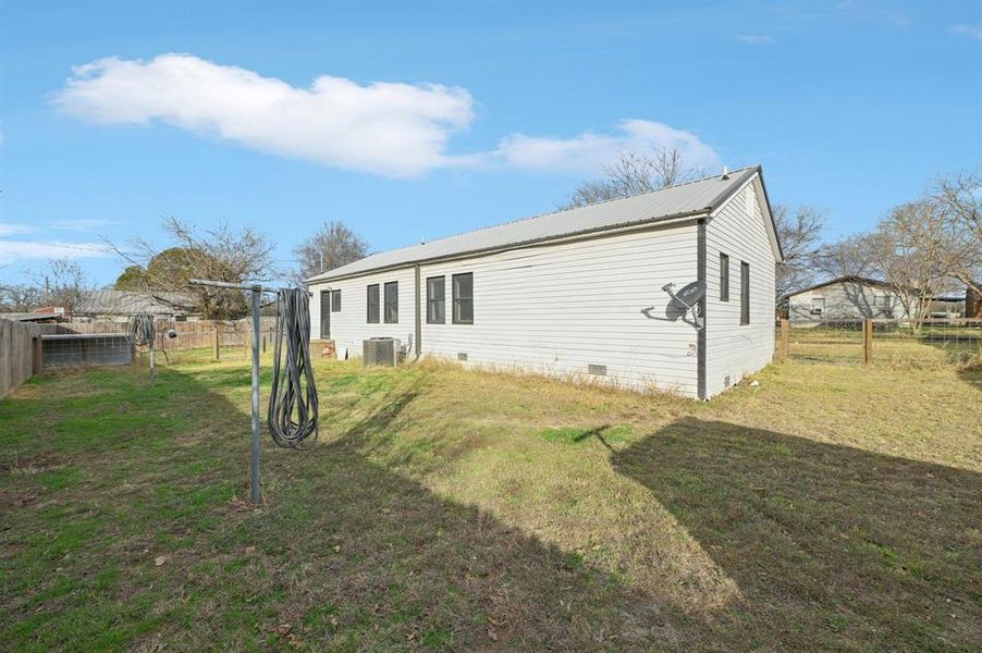 Exterior details and patio area of a home in , Weatherford (Image 23).