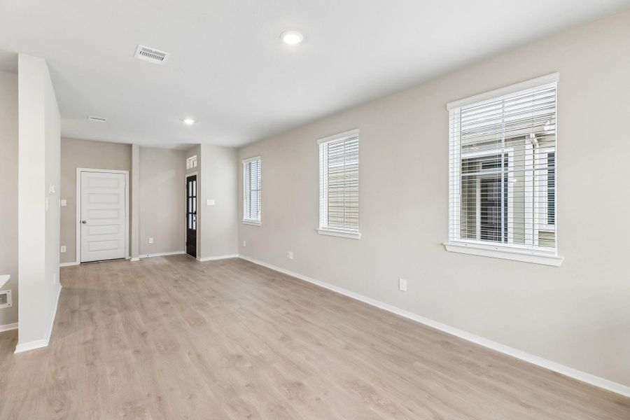 Spacious, unfurnished interior of a new home in Parkway Commons - City Series, Missouri City (Image 30).