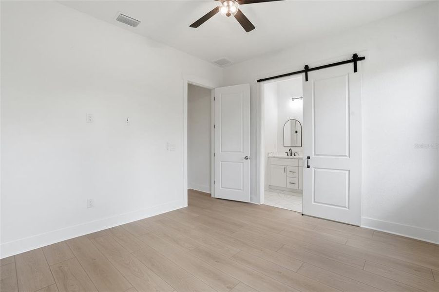Spacious, unfurnished interior of a new home in , Port Charlotte (Image 19).