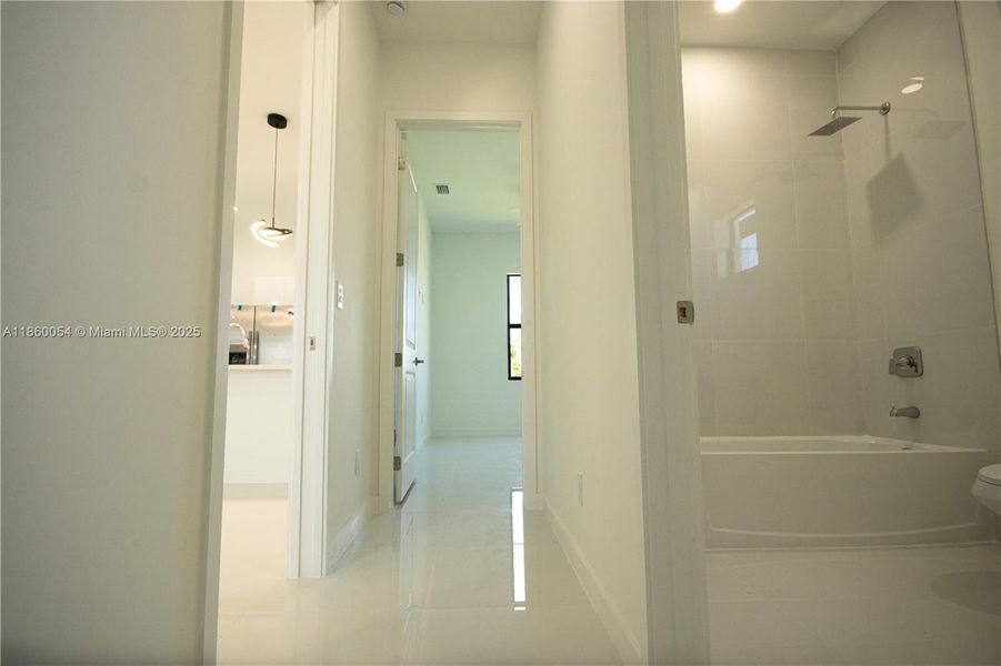 Spacious, unfurnished interior of a new home in , Lehigh Acres (Image 31).