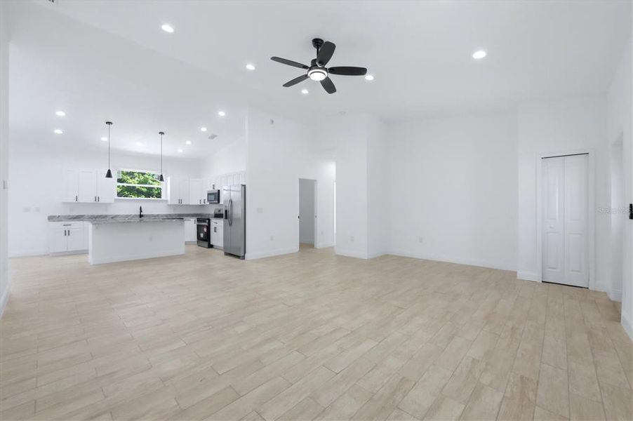 Spacious, unfurnished interior of a new home in , Placida (Image 33).