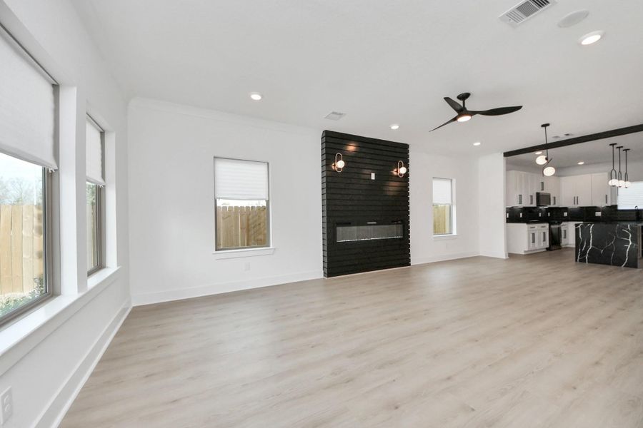 Spacious, unfurnished interior of a new home in , Houston (Image 23).