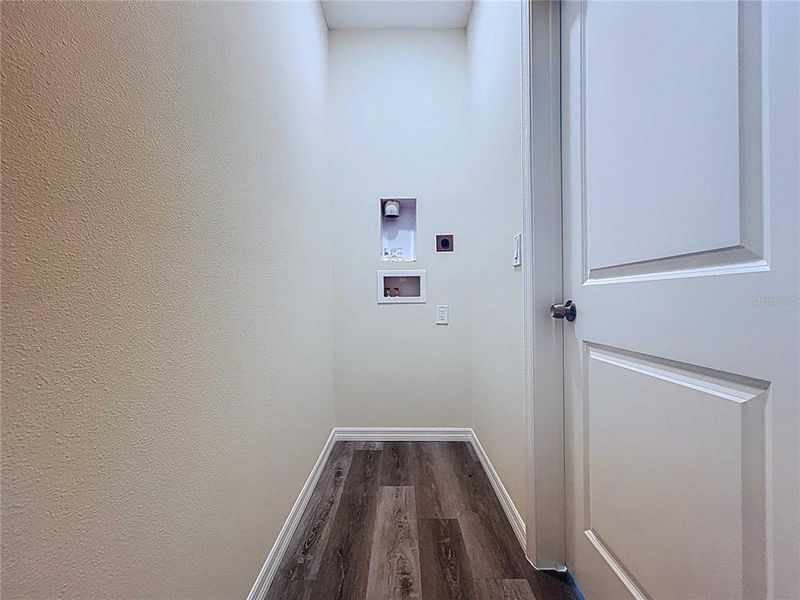 Spacious, unfurnished interior of a new home in , Tampa (Image 37).