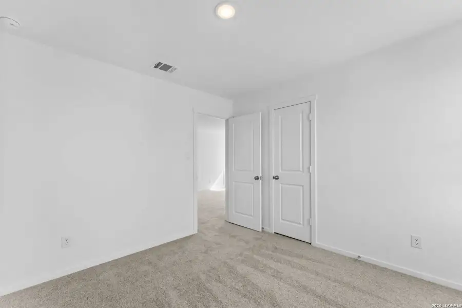 Spacious, unfurnished interior of a new home in Sky Ranch, New Braunfels (Image 14).