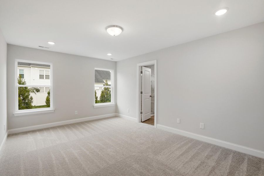 Spacious, unfurnished interior of a new home in Harrisburg Village Townhomes, Harrisburg (Image 34).