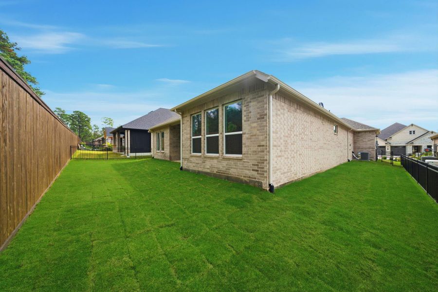 Exterior details and patio area of a home in Chambers Creek, Willis (Image 4).