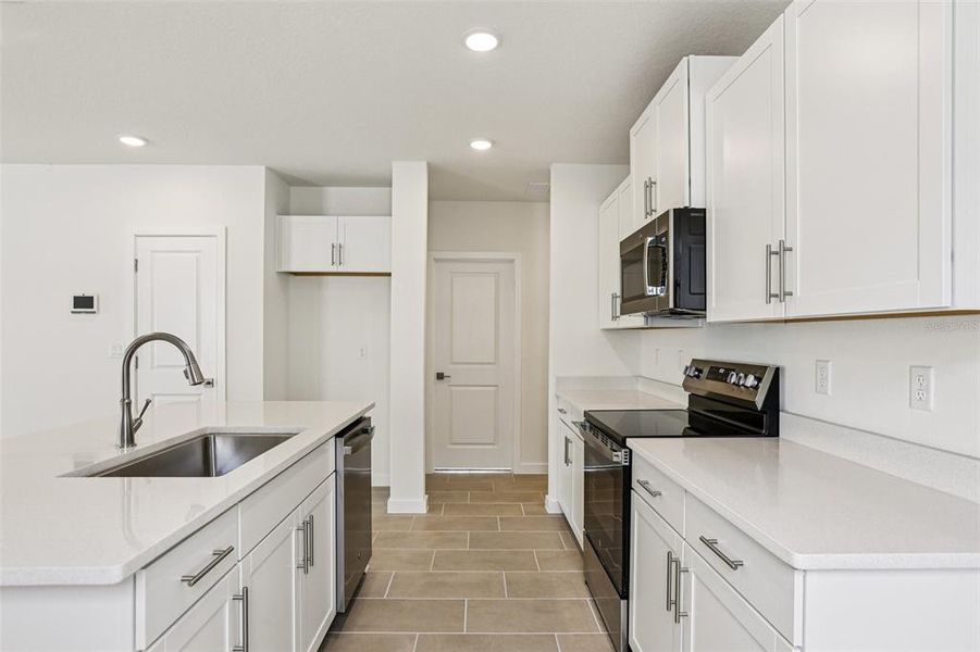 Furnished interior view inside a new home in Willowbrook North, Winter Haven (Image 10). Furnished interior view inside a new home in Willowbrook North, Winter Haven (Image 10).
