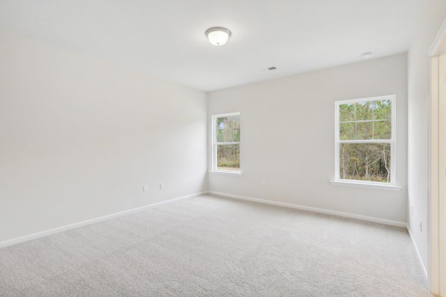Spacious, unfurnished interior of a new home in Cantigny Park, Clarksville (Image 12).