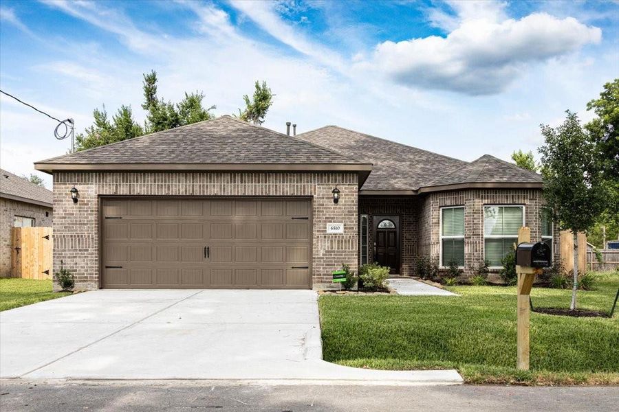 Front exterior of a new home in , Houston, TX, highlighting curb appeal (Image 1). Front exterior of a new home in , Houston, TX, highlighting curb appeal (Image 1).