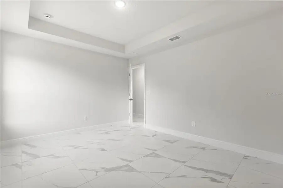 Spacious, unfurnished interior of a new home in , Kissimmee (Image 19).