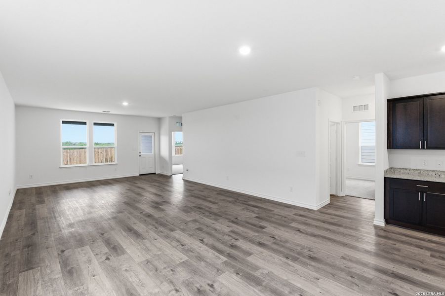 Spacious, unfurnished interior of a new home in The Overlook at Creekside, New Braunfels (Image 32).