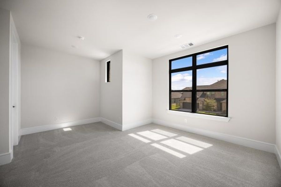 Spacious, unfurnished interior of a new home in Heath Golf and Yacht Club, Heath (Image 31).
