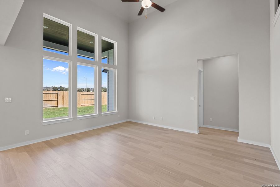 Spacious, unfurnished interior of a new home in Buffalo Crossing, Cibolo (Image 41).