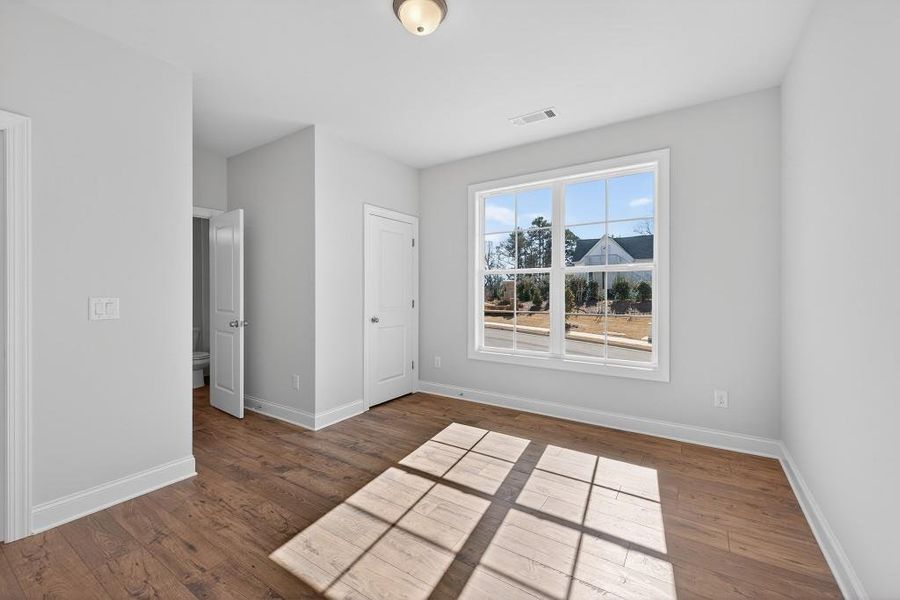 Spacious, unfurnished interior of a new home in Hemingway, Flowery Branch (Image 29).
